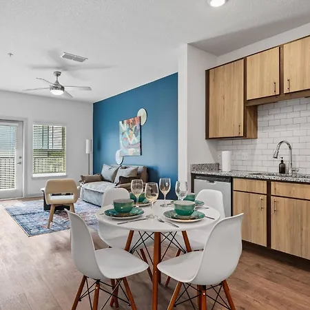 Complete Peaceful King Oasis W Pool View Gym Close To Parks